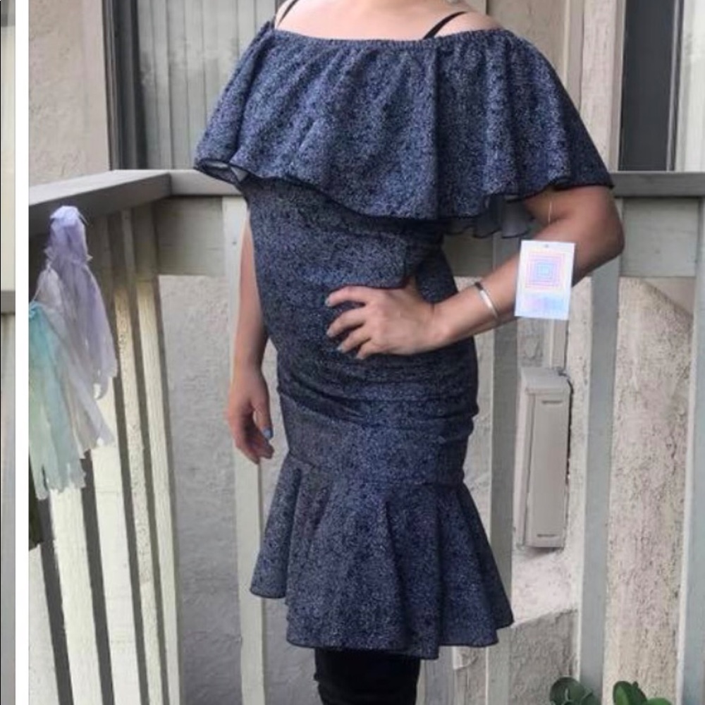 Dress - Picture 3 of 3